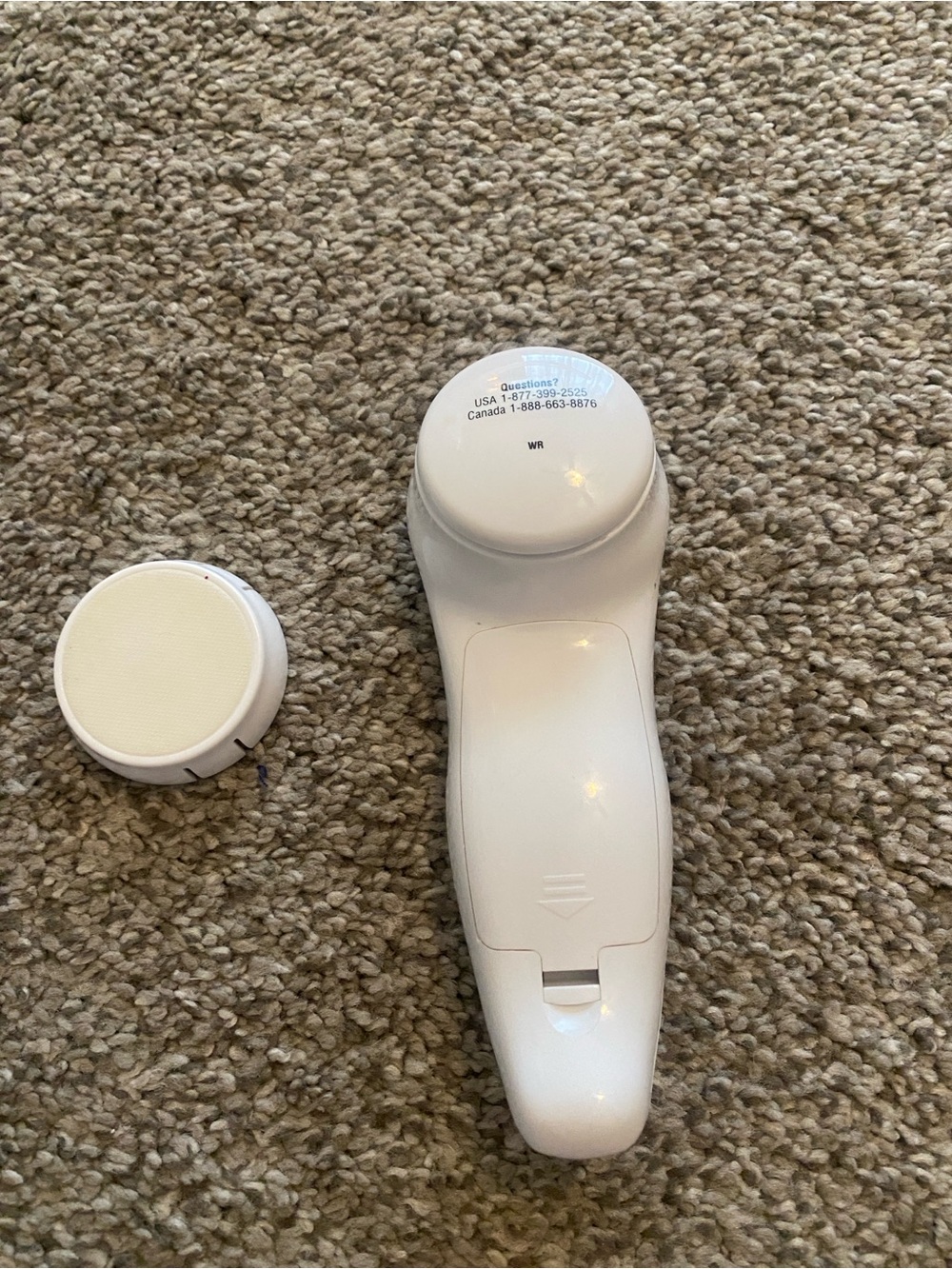 Neutrogena White and Light Blue Microdermabrasion Kit with Refill Puffs - Picture 2 of 6